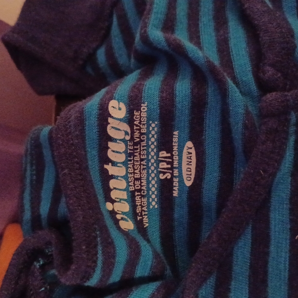 4 Old Navy Women's Shirts - Picture 3 of 10